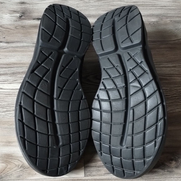 Oofos Oomg EEzee Low Casual Walking Comfort Shoes Black on Black Women's Size 9 - Picture 4 of 5